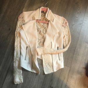 White lace blazer (like new)